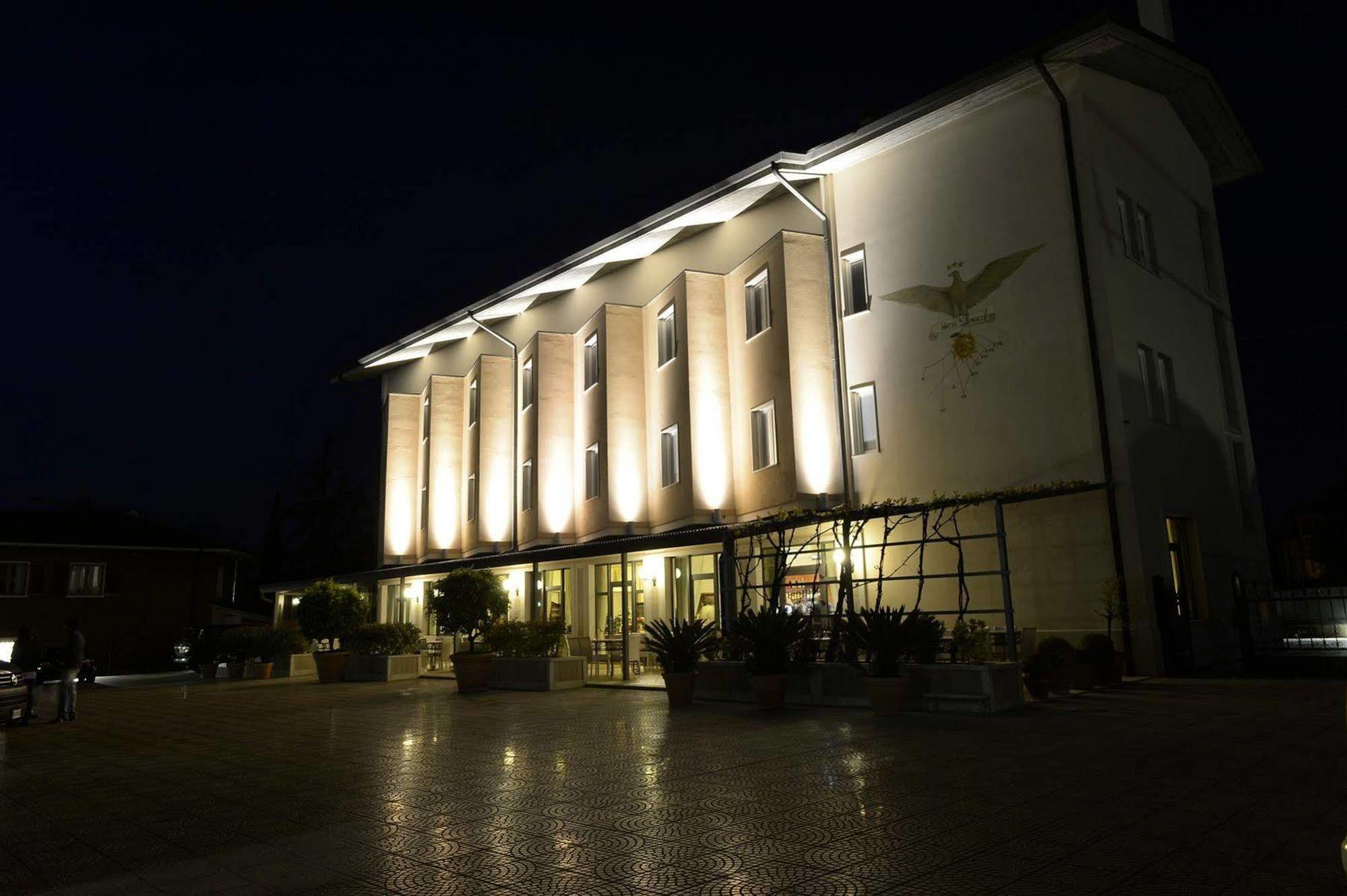 Hotel San Benedetto เปสเคียรา เดล การ์ดา ภายนอก รูปภาพ